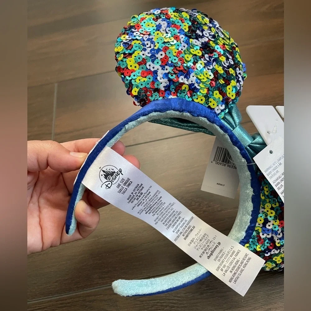 NWT Minnie Mouse ear headband with sequined bow